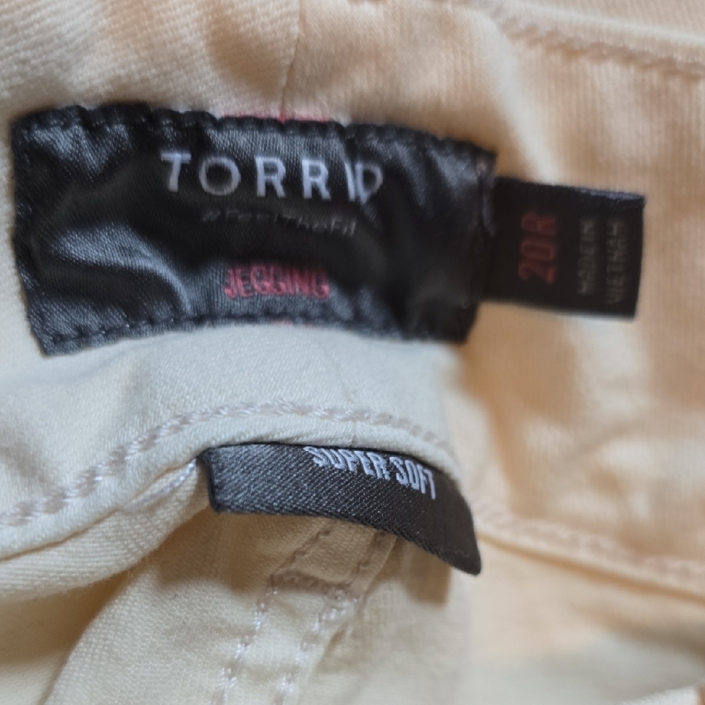 Torrid Women's Winter White Skinny Jeans - Picture 2 of 5